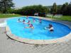 Venkovní bazén v areálu dětské léčebny