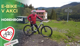 Na e-biku Horehroním: Hřebenové výhledy na Nízké i Vysoké Tatry, obří lavička a Dědečkova chata Na e-biku Horehroním: Hřebenové výhledy na Nízké i Vysoké Tatry, obří lavička a Dědečkova chata